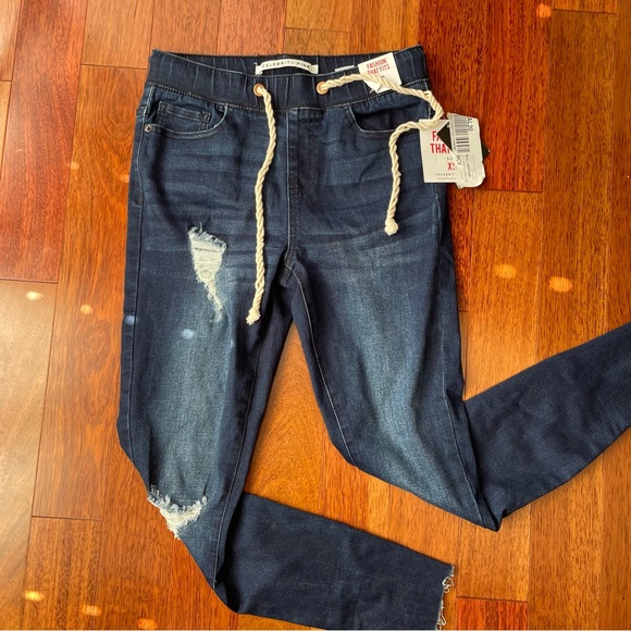 Celebrity Pink Denim - Celebrity Pink Women's Dark Blue Skinny Jeans